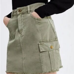 Green Zara mini cargo skirt, size small
